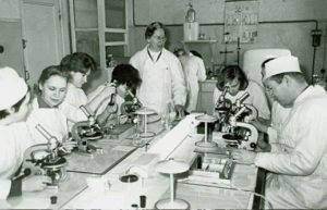 professor-with-students-in-1971