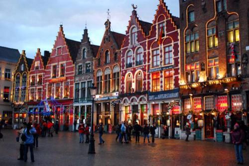 During December, the streets are decorated for Christmas, creating a beautiful atmosphere. Belgium is particularly famous for its Christmas crafts and cuisine, that attract visitors from all over the globe each year. Belgium has three official languages: Flemish-Dutch, French and German and each of them has their own Christmas traditions. 